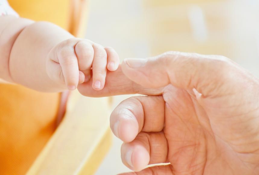 Licen&ccedil;a parental do pai &eacute; alterada para 28 dias seguidos ou interpolados